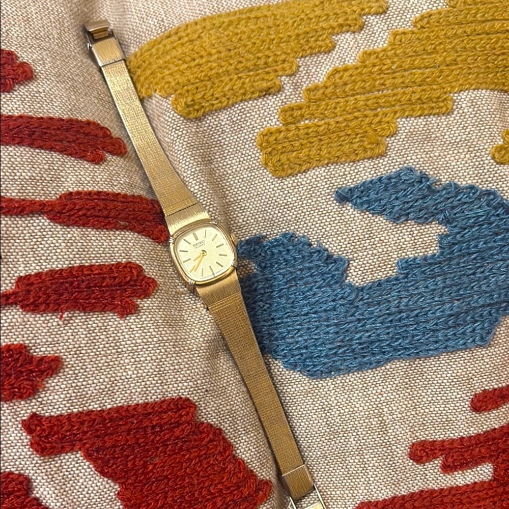 Vintage Dainty gold tone Seiko watch with new battery